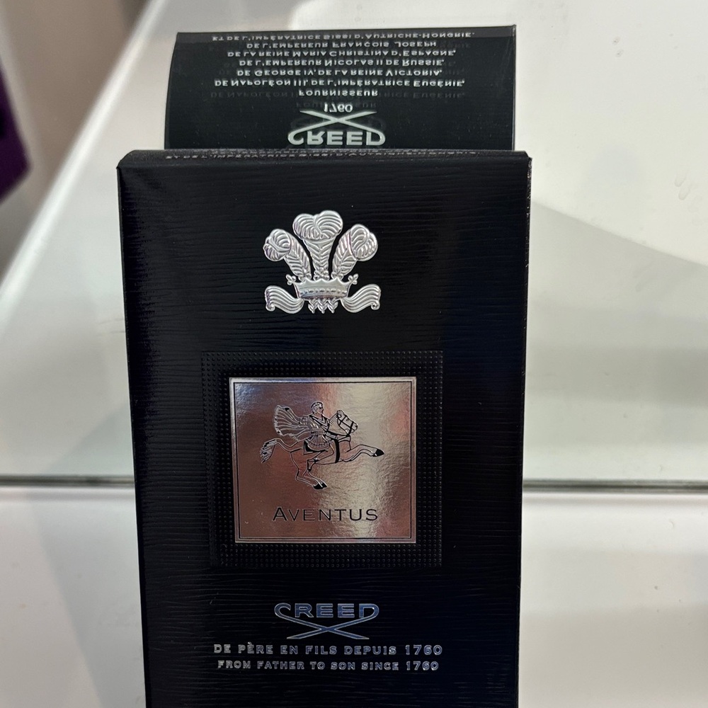 Creed Aventus — Black & Silver Accent Box